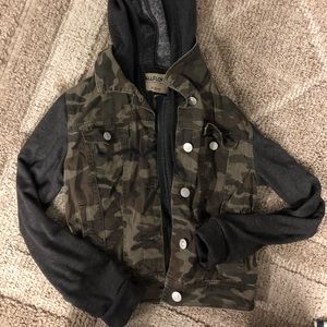 Camo zip up hooded jacket
